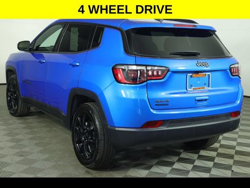Used 2025 Jeep Compass Latitude w/ Altitude Special Edition AWD/4WD image 5