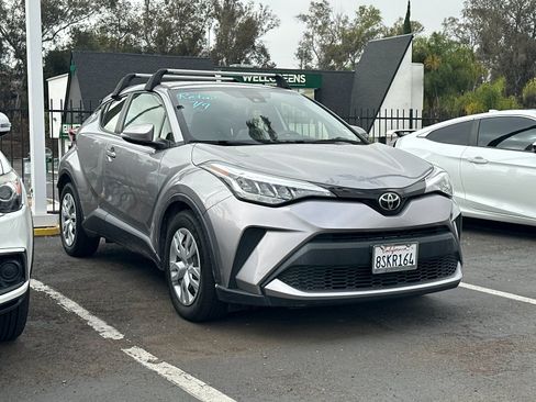 Used 2020 Toyota C-HR LE FWD image 4
