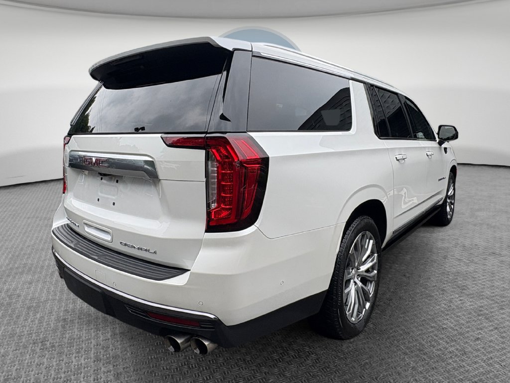 Used 2023 GMC Yukon XL Denali w/ Advanced Technology Package AWD/4WD image 3