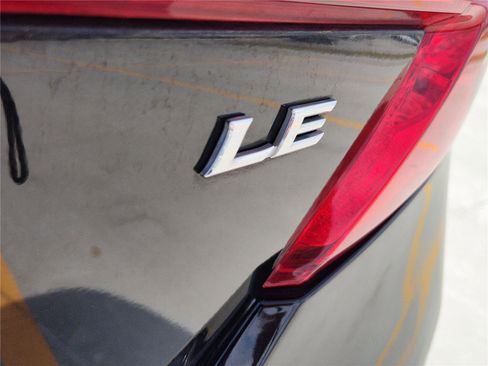 Used 2014 Toyota Camry LE image 6