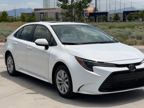 Used 2023 Toyota Corolla LE w/ LE Premium Package FWD image 3