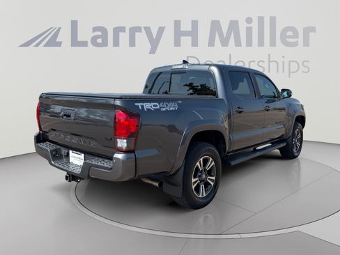 Used 2018 Toyota Tacoma TRD Sport AWD/4WD image 6