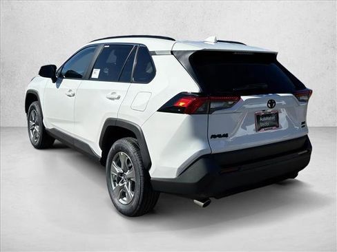Used 2025 Toyota RAV4 XLE w/ Convenience Package image 5