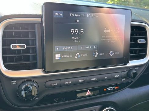 Used 2023 Hyundai Venue SE image 25