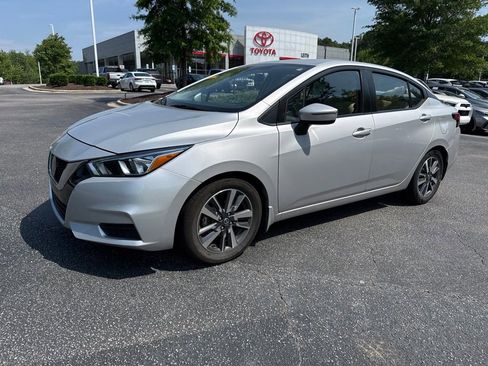 Used 2020 Nissan Versa SV FWD image 2