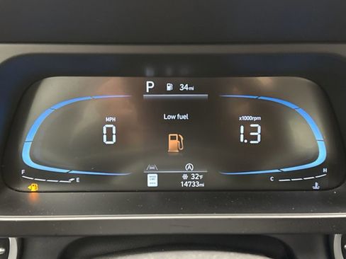 Used 2025 Hyundai Elantra SE image 13