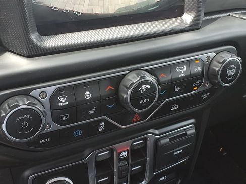 Used 2023 Jeep Wrangler Unlimited w/ Sun & Screen Package AWD/4WD image 12