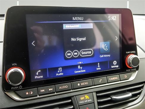 Used 2024 Nissan Altima 2.5 SV image 15