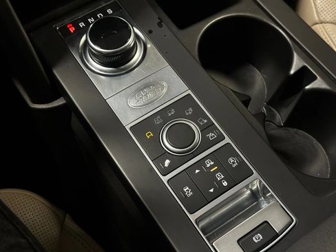 Used 2020 Land Rover Discovery Landmark image 44