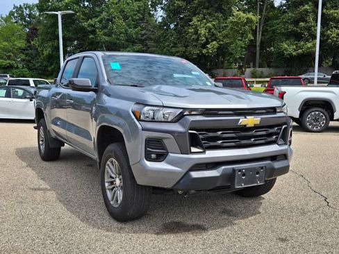 Used 2023 Chevrolet Colorado LT w/ LT Convenience Package AWD/4WD image 8