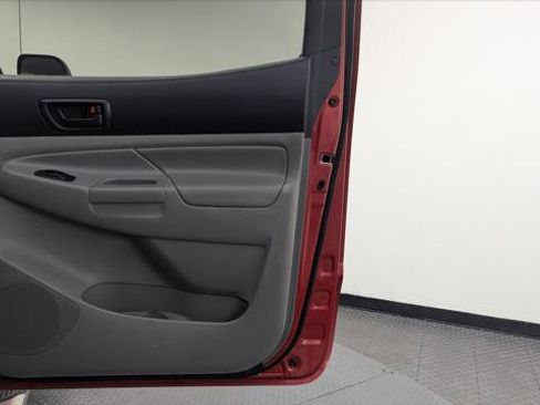 Used 2013 Toyota Tacoma PreRunner w/ SR5 Pkg image 19