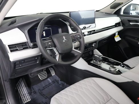New 2025 Mitsubishi Outlander AWD image 34