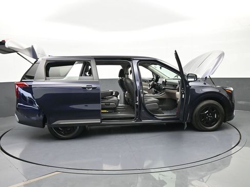 Used 2025 Kia Carnival image 76