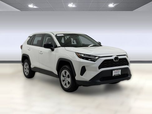 Used 2024 Toyota RAV4 LE AWD/4WD image 6