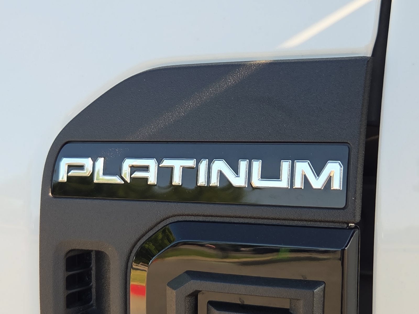 Certified 2026 Ford F250 Platinum w/ Tremor Off-Road Package AWD/4WD image 9