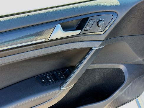 Used 2018 Volkswagen Golf R 4-Door image 22