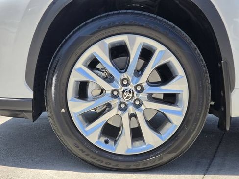 Certified 2026 Toyota Highlander Limited AWD/4WD image 8
