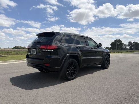 Used 2020 Jeep Grand Cherokee Altitude RWD image 5