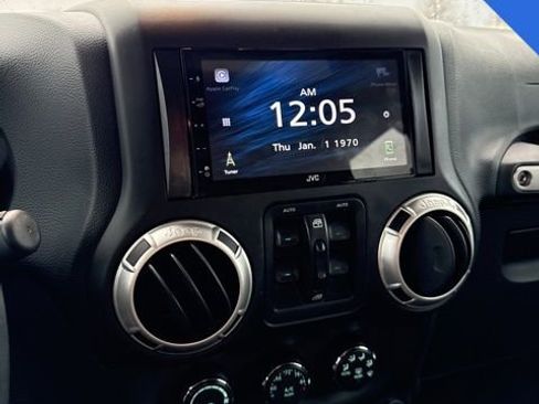 Used 2017 Jeep Wrangler Unlimited Sahara w/ Max Tow Package image 11