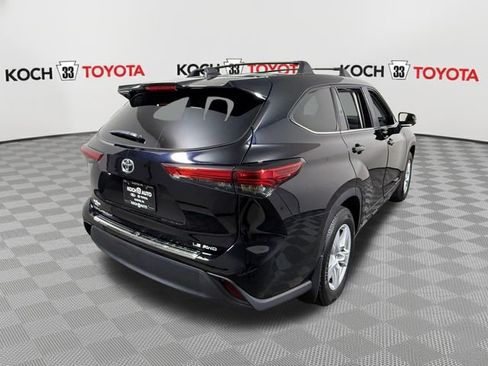 Used 2023 Toyota Highlander LE AWD/4WD image 8