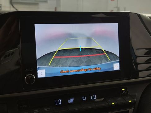 Used 2025 Toyota Camry SE FWD image 18