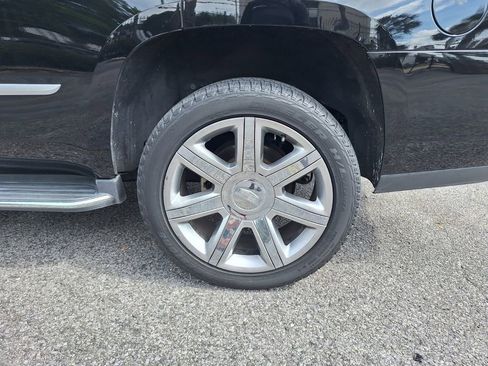 Used 2020 Cadillac Escalade Premium Luxury RWD image 29