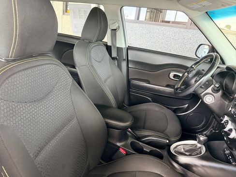 Used 2016 Kia Soul + w/ Designer's Package image 18