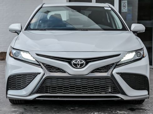 Used 2023 Toyota Camry XSE FWD image 5