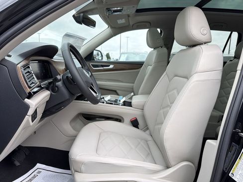 New 2026 Volkswagen Atlas SE FWD image 11