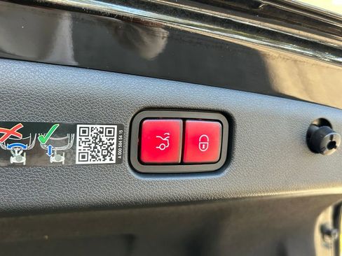 Used 2025 Mercedes-Benz E 350 4MATIC Sedan image 39