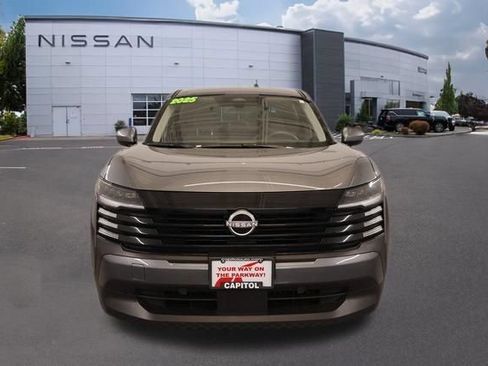 Used 2025 Nissan Kicks SV w/ Illumination Package FWD image 7