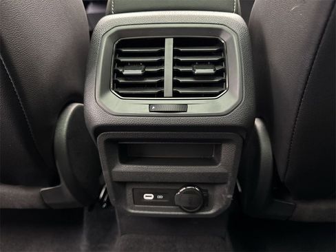 Used 2022 Volkswagen Tiguan SE R-Line image 25