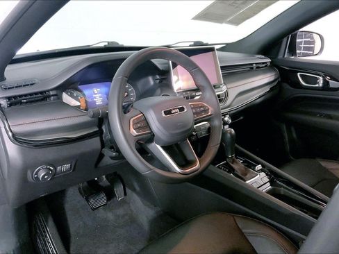 Used 2025 Jeep Compass Trailhawk AWD/4WD image 14
