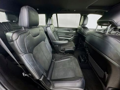 Used 2024 Jeep Grand Cherokee L Altitude image 31
