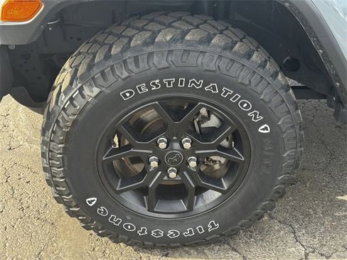 Certified 2024 Jeep Gladiator Sport image 10