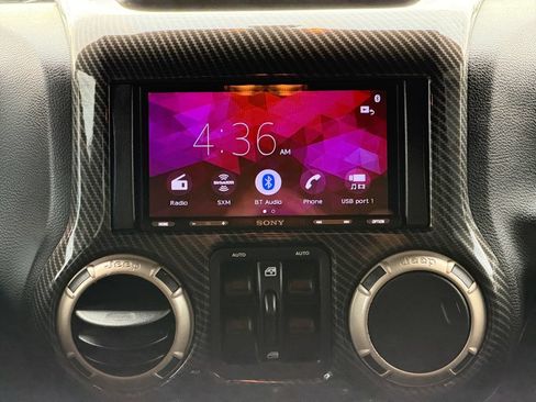 Used 2017 Jeep Wrangler Unlimited Sahara AWD/4WD image 21