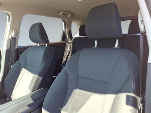 Used 2023 Nissan Rogue S image 16