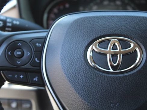 Used 2025 Toyota RAV4 XLE w/ Convenience Package FWD image 20