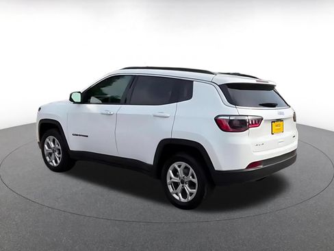 Used 2025 Jeep Compass Latitude AWD/4WD image 9