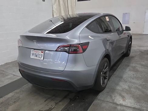 Used 2024 Tesla Model Y Long Range AWD/4WD image 5