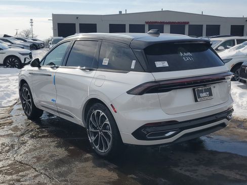 New 2026 Lincoln Nautilus Reserve image 3