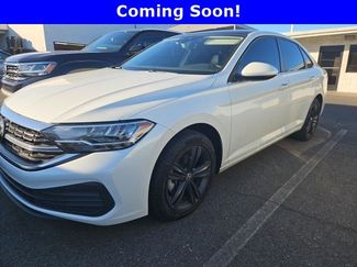 Used 2023 Volkswagen Jetta SE w/ Panoramic Sunroof Package FWD video 1