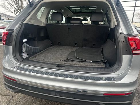 Used 2023 Volkswagen Tiguan SE w/ Panoramic Sunroof Package image 15