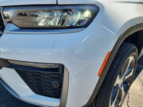 New 2026 Jeep Grand Cherokee L Limited AWD/4WD image 9