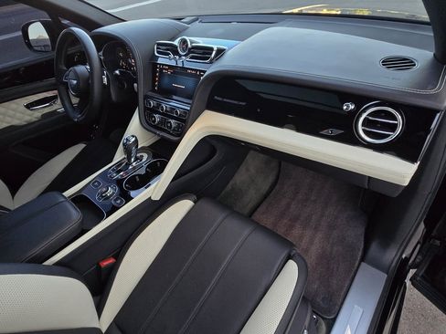 Used 2022 Bentley Bentayga image 52