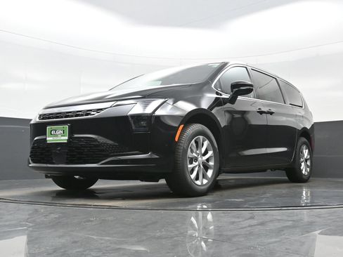 New 2027 Chrysler Pacifica Select AWD/4WD image 15