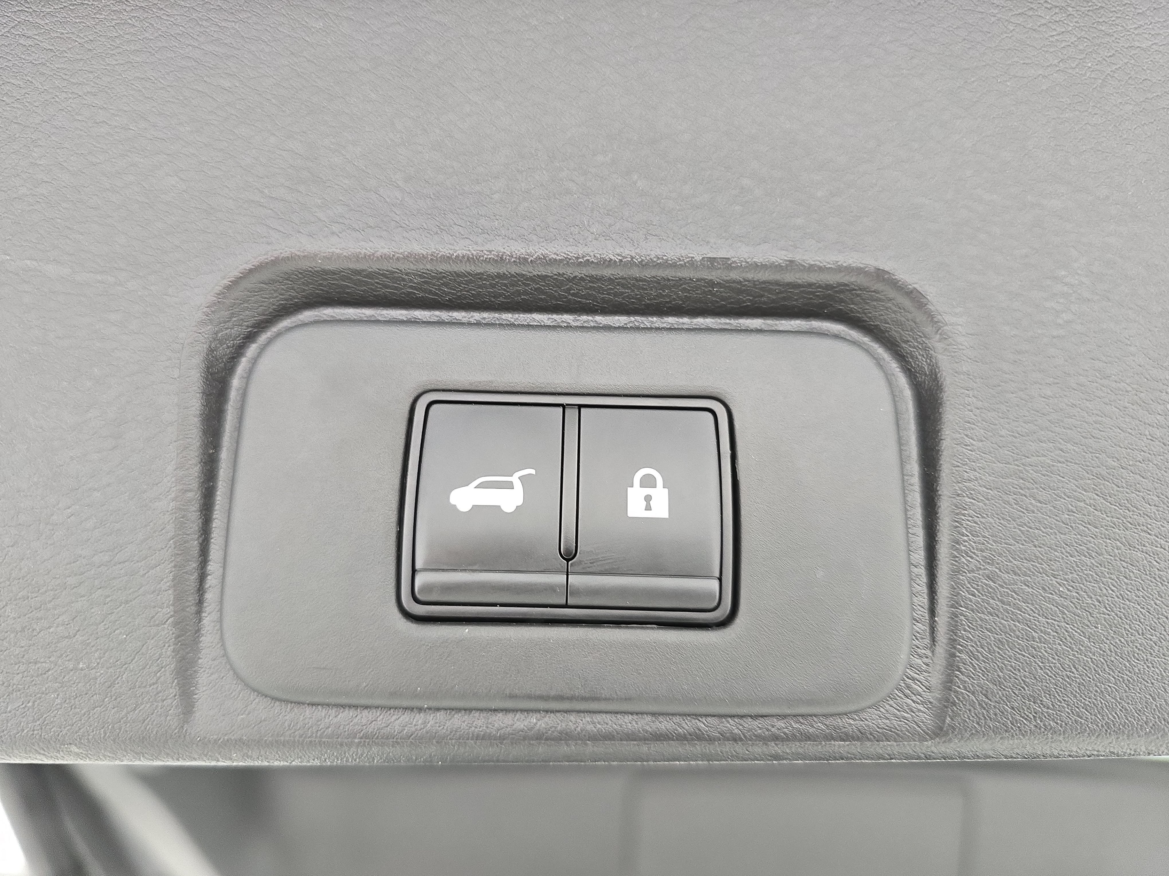 Certified 2025 Nissan Rogue SV FWD image 13