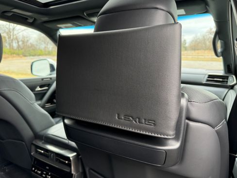 Used 2023 Lexus LX 600 4WD w/ Luxury Package image 28