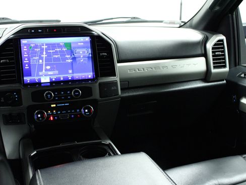 Used 2022 Ford F350 Lariat image 17