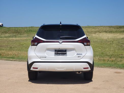 Used 2024 Nissan Kicks SR w/ SR Premium Package FWD image 8